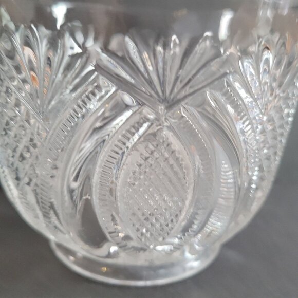 Vintage Clear Glass Bowl With Intricate Cut Design 7" Diameter 4.5" Height Home - Picture 3 of 8